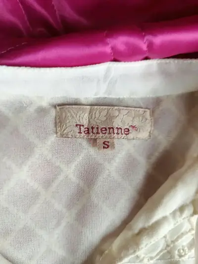 Blusa blanca de gasa con detalles bordados - miniatura 3