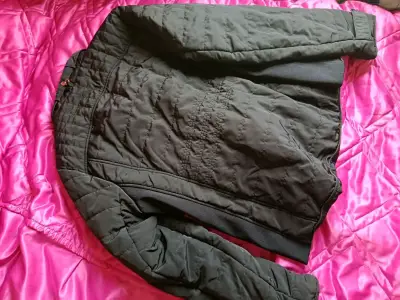 Chaqueta acolchada negra - miniatura 2