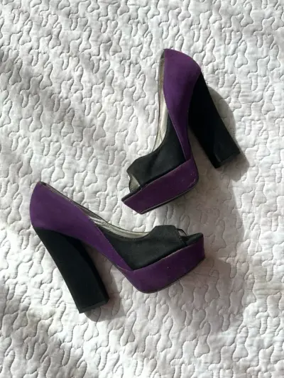 Tacones de plataforma morados y negros - miniatura 1