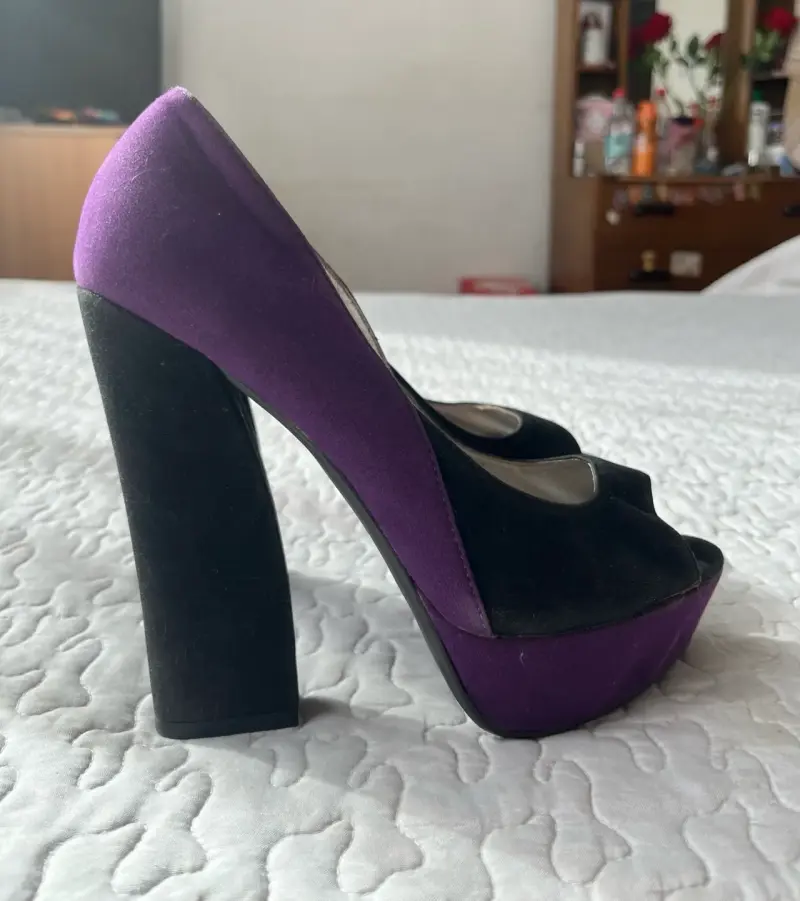 Tacones de plataforma morados y negros - 3