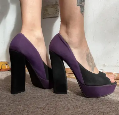 Tacones de plataforma morados y negros - miniatura 4