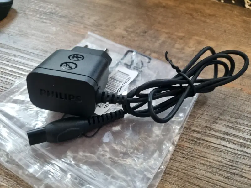 Cargador Philips original  maquinas de afeitar 15v - 2