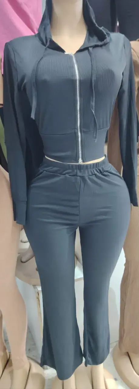 Conjunto deportivo mujer negro con capucha standar