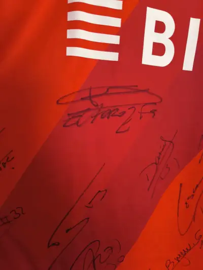 Camiseta Puma CDUC Roja Autografiada - miniatura 2