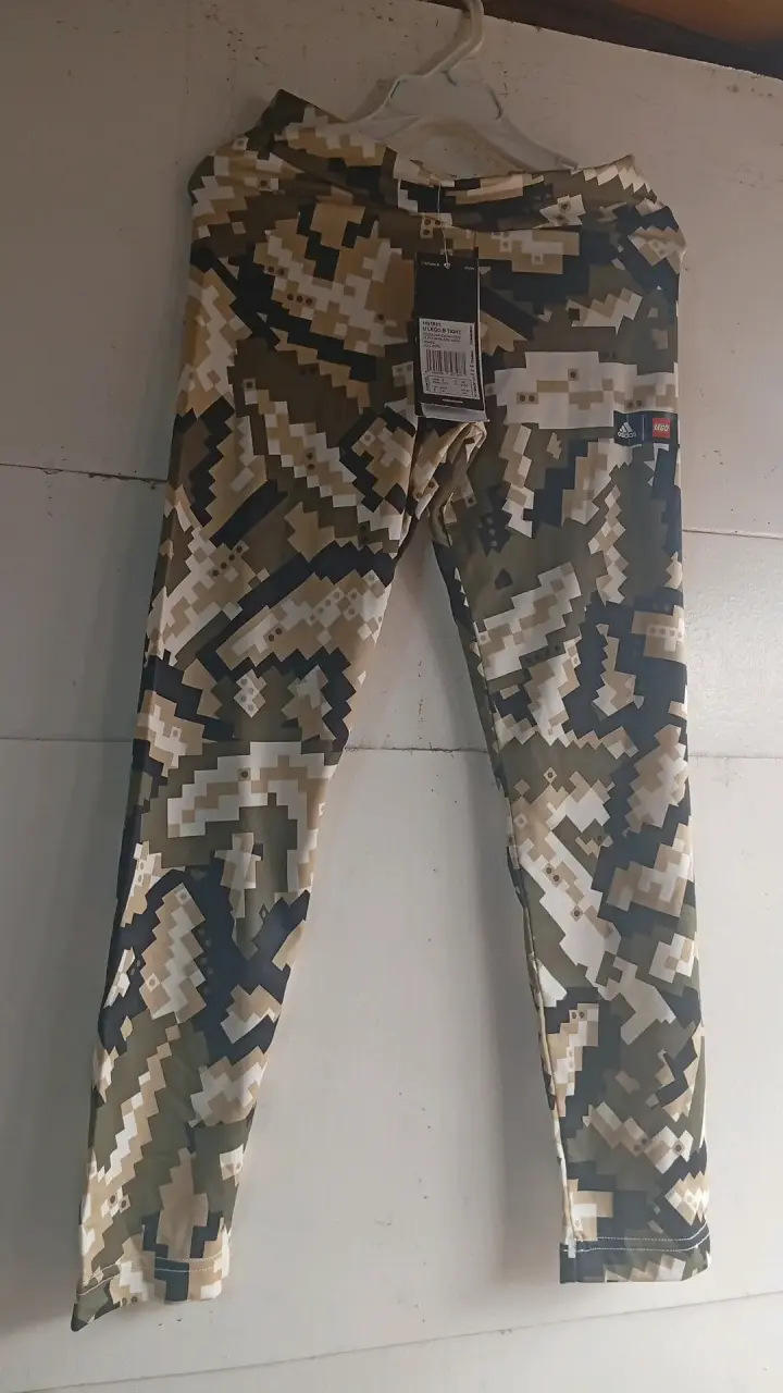 Leggings camuflados Adidas Lego para niños