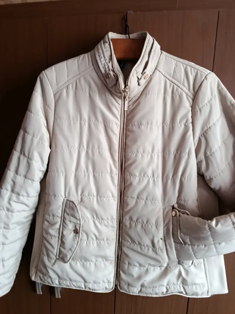 Chaqueta acolchada beige para mujer - 2