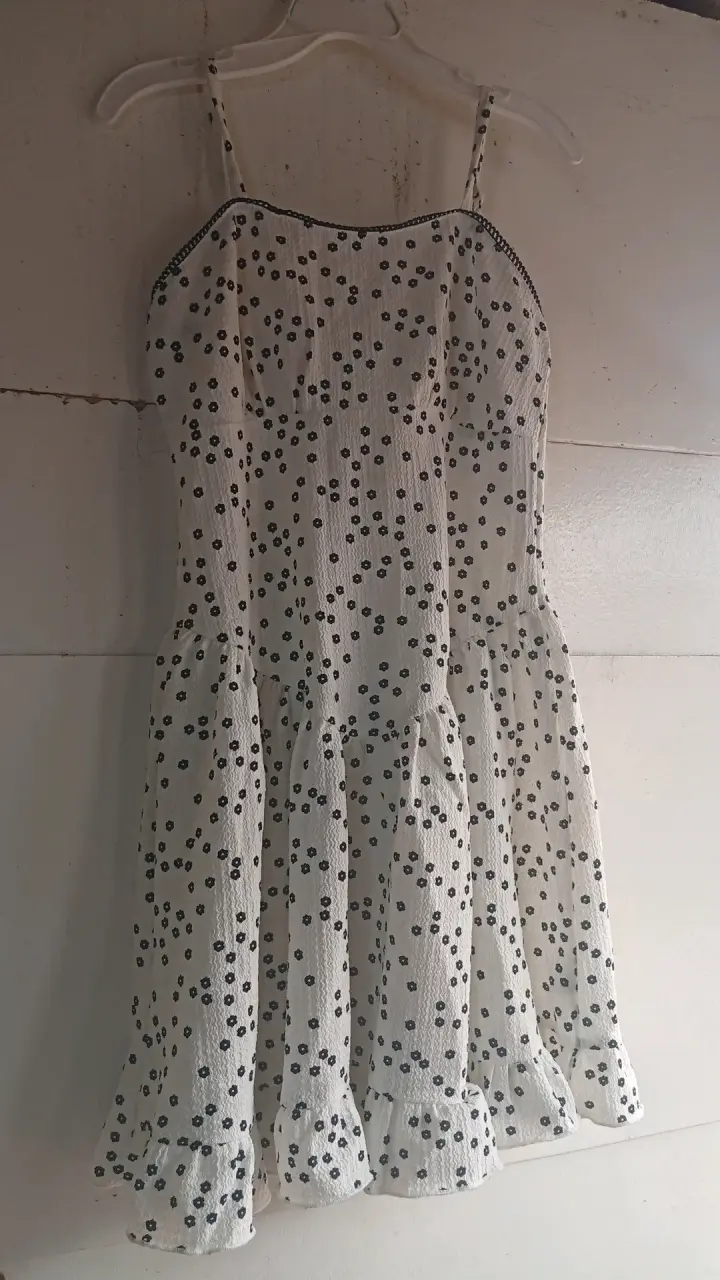 Vestido blanco con estampado floral