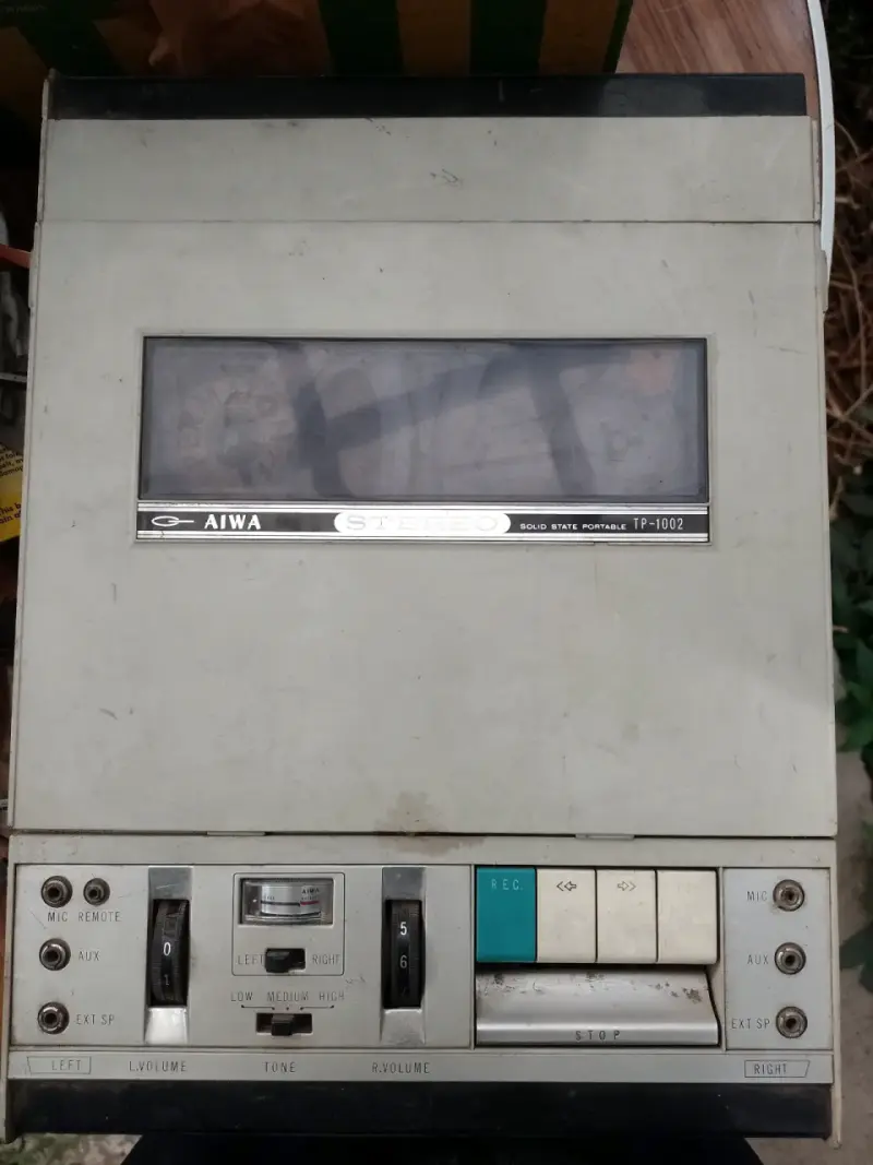 Grabadora portátil estéreo Aiwa TP-1002 vintage