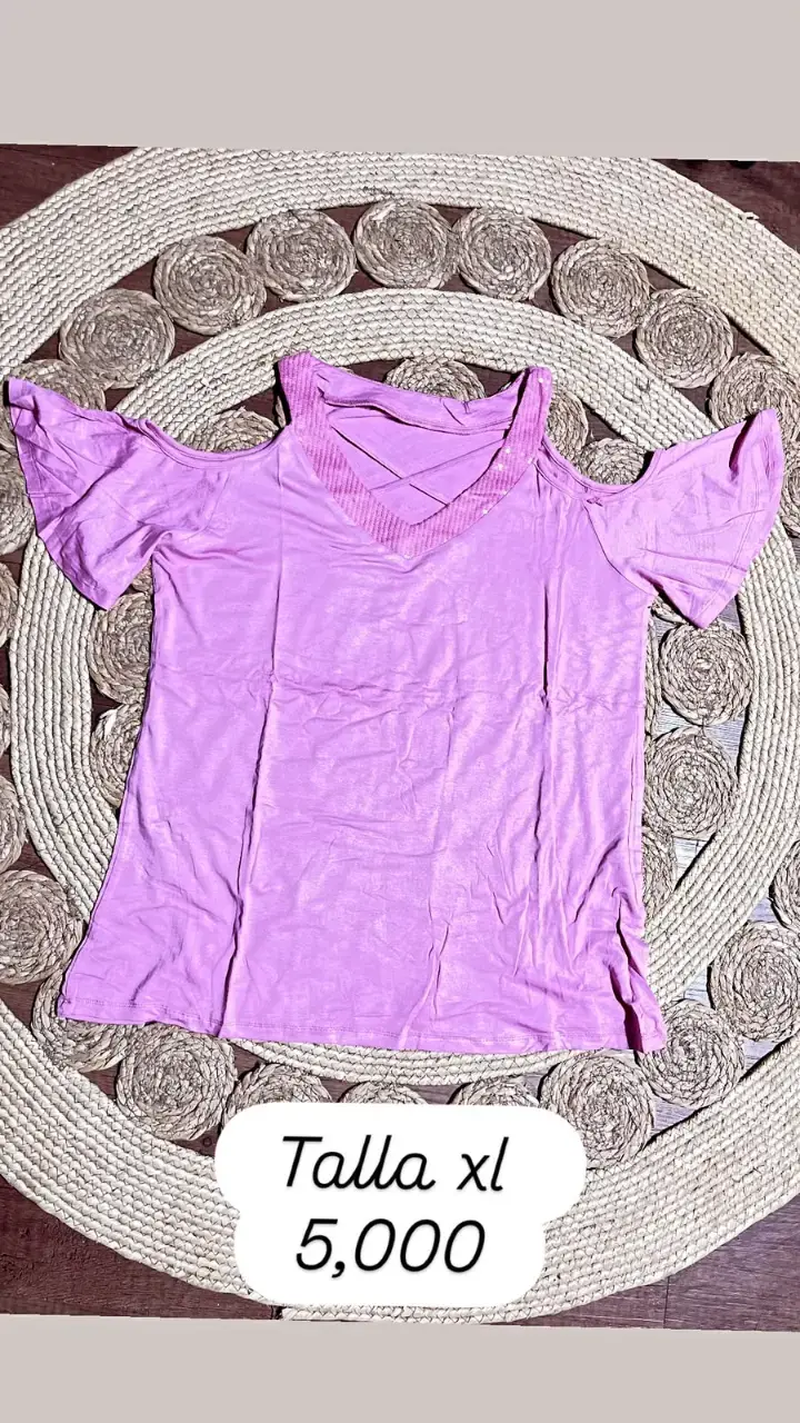 Polera rosada con hombros descubiertos talla XL