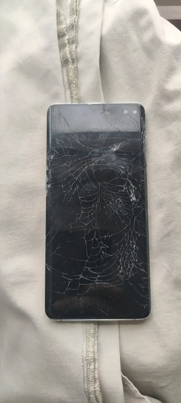 Samsung Galaxy S10 con pantalla rota - 2
