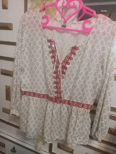 Blusa bohemia blanca con bordado - miniatura 1