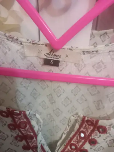 Blusa bohemia blanca con bordado - miniatura 2