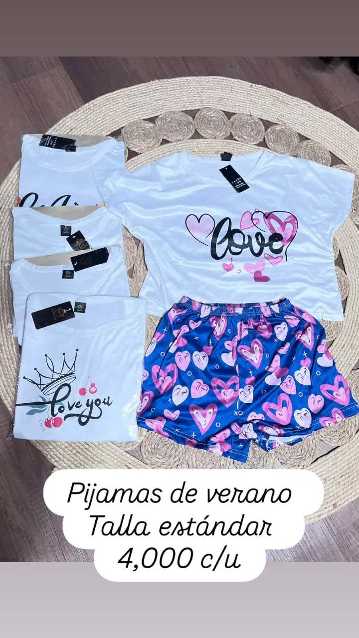 Pijamas de verano con estampado de corazones