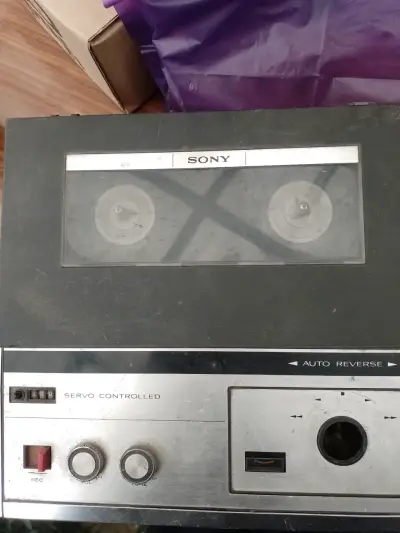 Grabadora de Cinta Sony con Auto Reverse - miniatura 1
