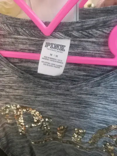 Polera gris con lentejuelas Victoria's Secret Pink - miniatura 2