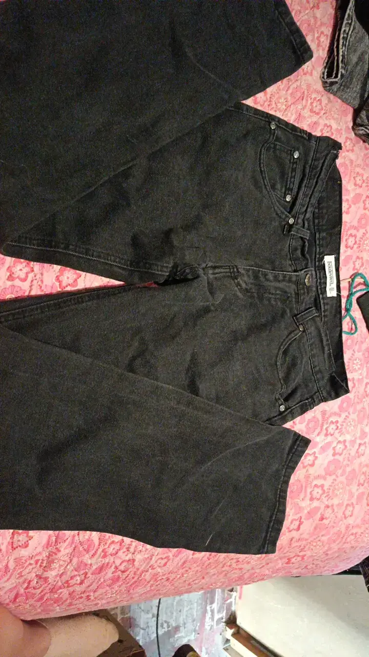 Jeans negros de mezclilla para hombre