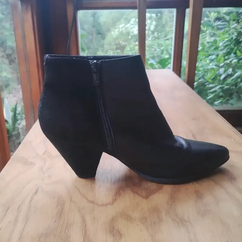 Botines de cuero negro con tacón para mujer - 1