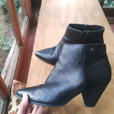 Botines de cuero negro con tacón para mujer - miniatura 2