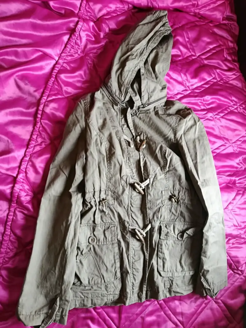 Parka verde con capucha para mujer - 1