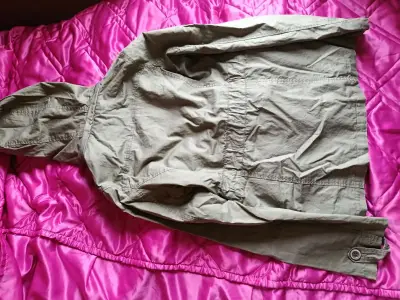 Parka verde con capucha para mujer - miniatura 2