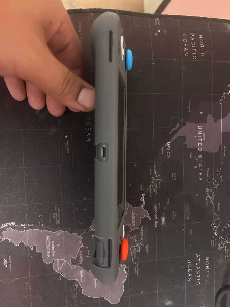 Nintendo Switch Lite gris con funda y cargador - 4