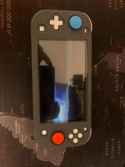 Nintendo Switch Lite gris con funda y cargador - miniatura 5