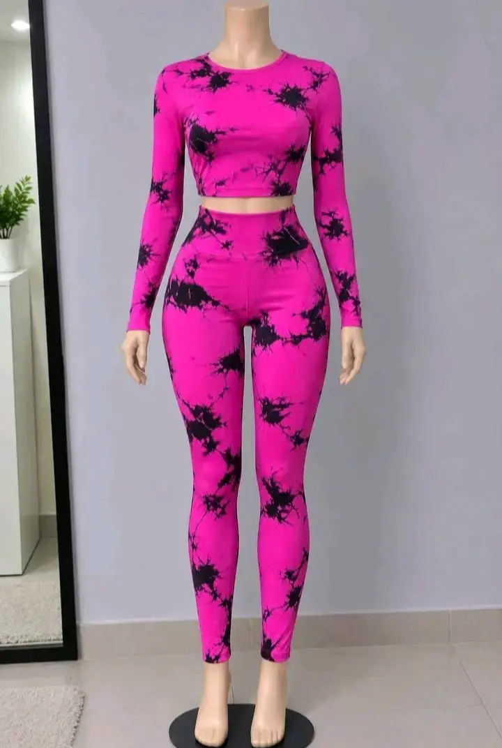 Conjunto deportivo mujer tie-dye fucsia