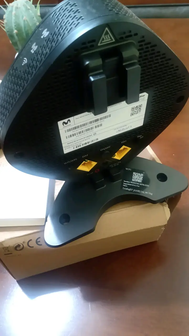 Repetidor WiFi Movistar con cables y adaptador - 2