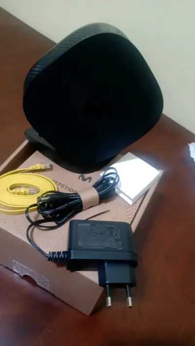 Repetidor WiFi Movistar con cables y adaptador - miniatura 3