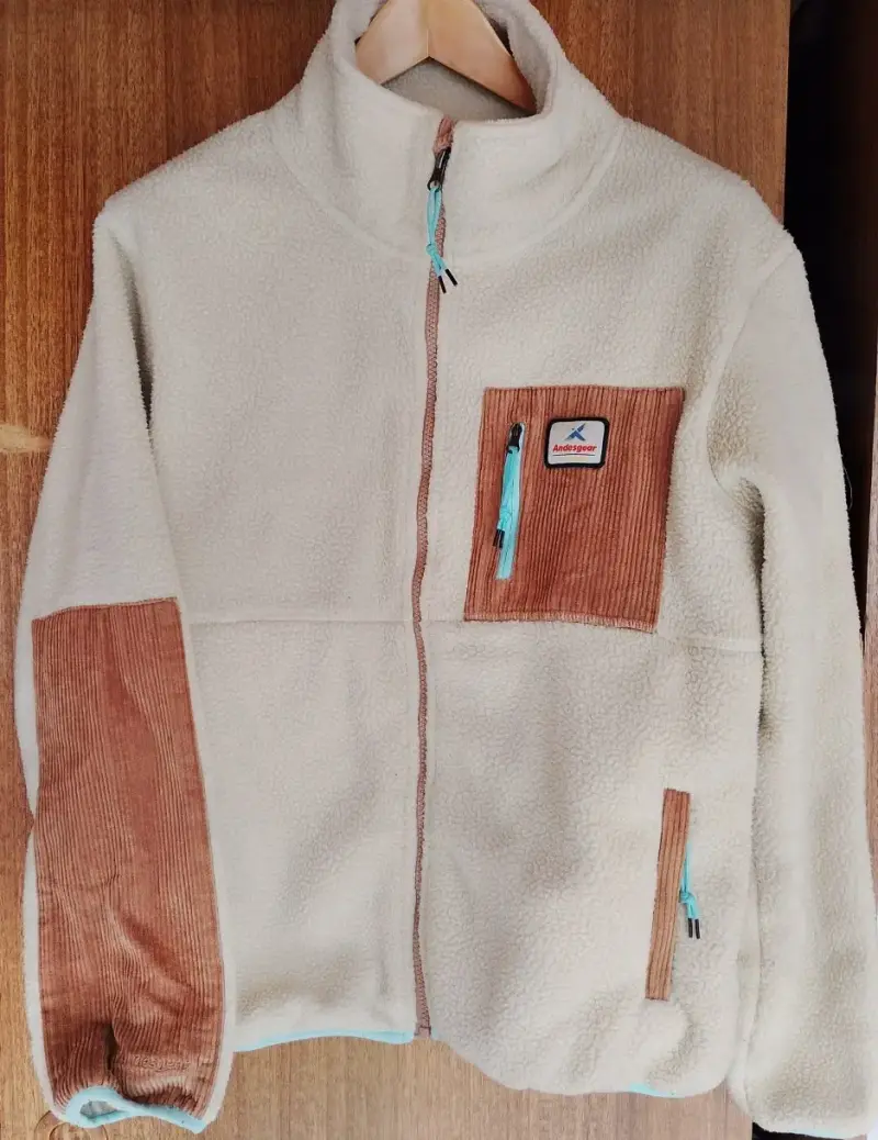 Chaqueta polar beige con detalles marrones - 1