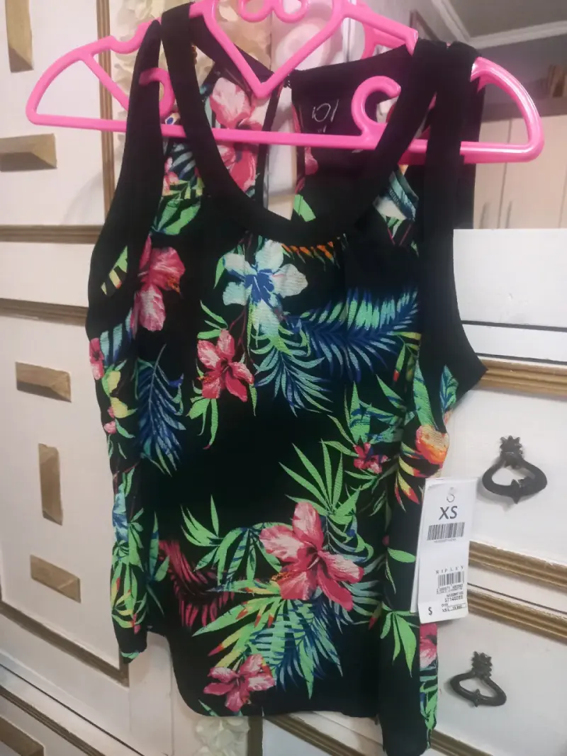 Polera sin mangas floral XS io - 1