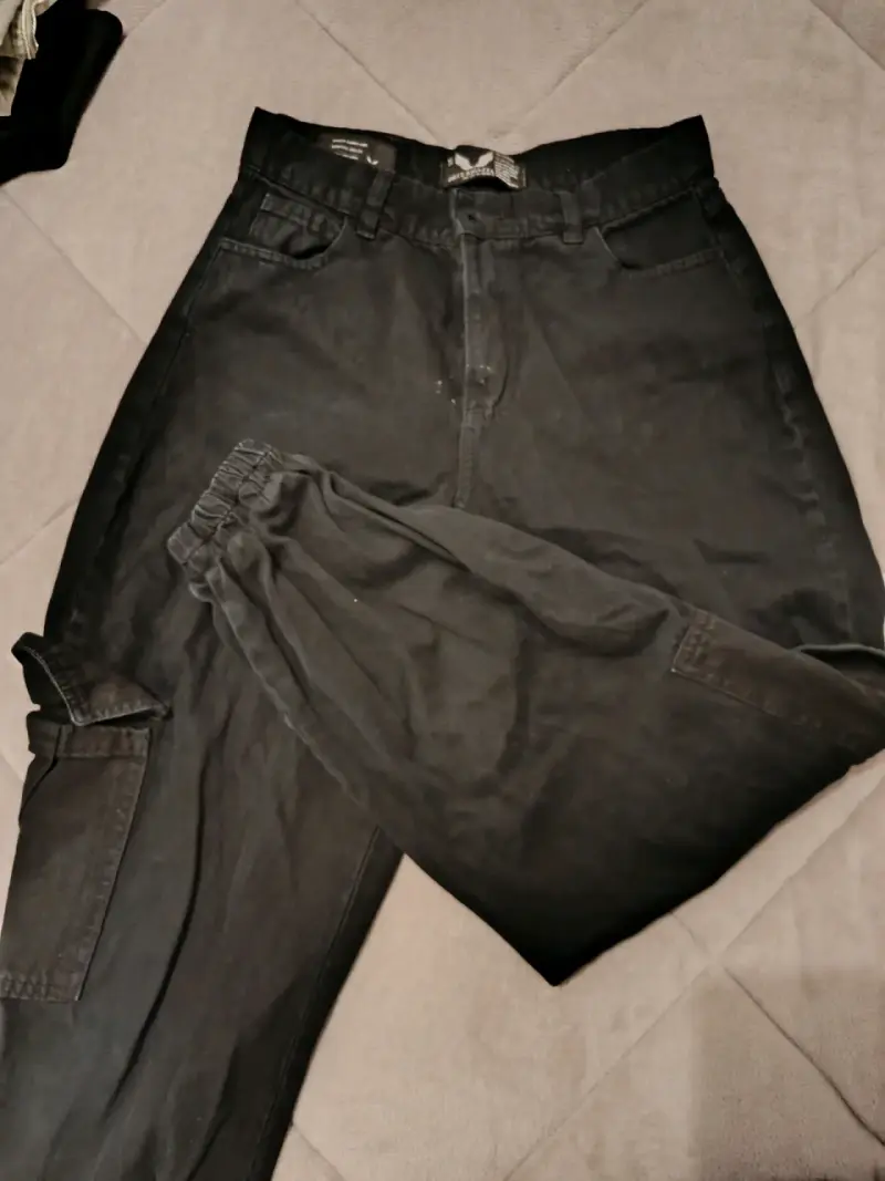 Pantalones cargo negros para mujer