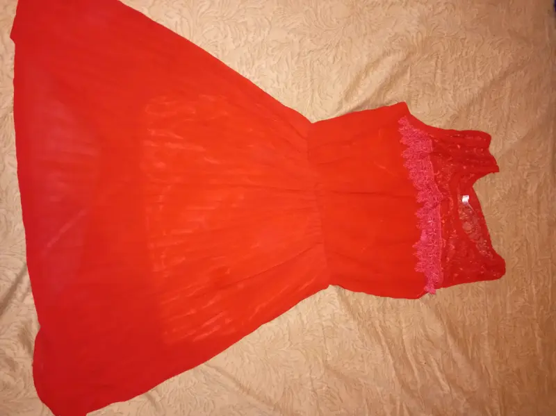 Vestido rojo con encaje para mujer - 1