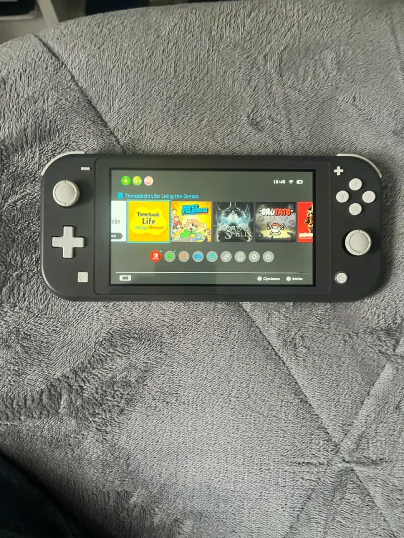 Nintendo Switch Lite gris en buen estado - 1