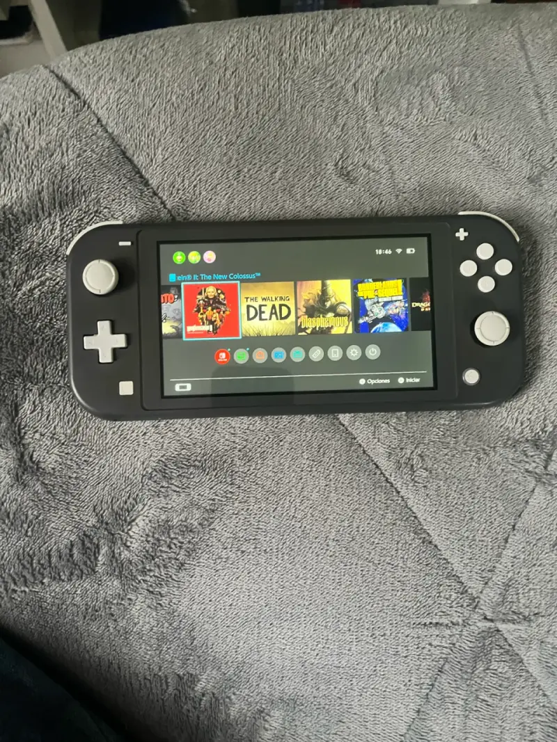 Nintendo Switch Lite gris en buen estado - 2