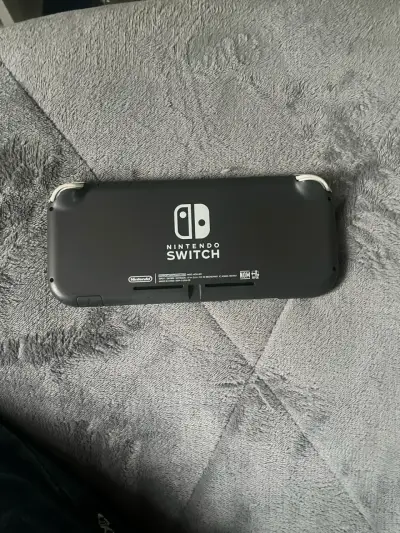 Nintendo Switch Lite gris en buen estado - miniatura 4
