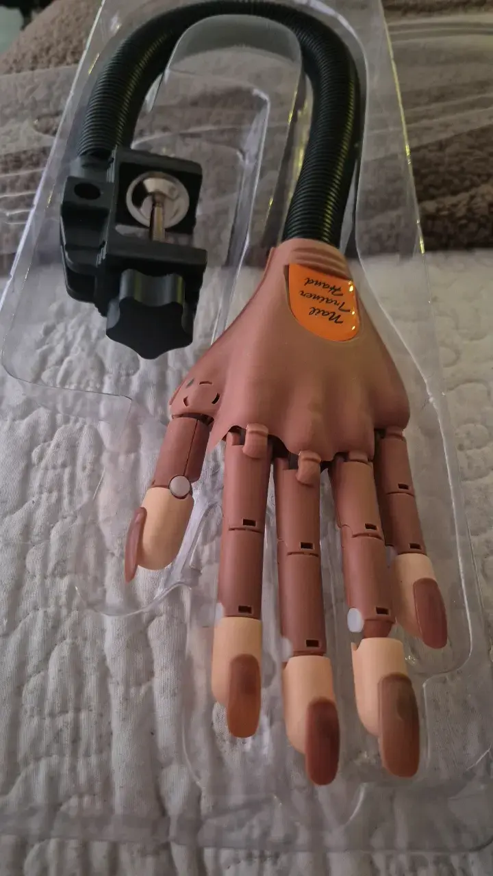 Mano de entrenamiento para uñas con soporte ajustable - 1