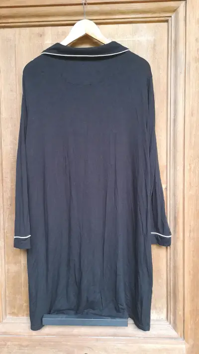 Camisa de dormir maternal negra con bolsillo - miniatura 3