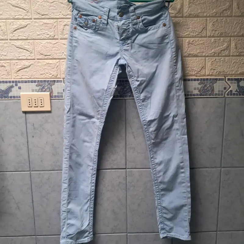 Jeans celestes tela True Religion para mujer - 1