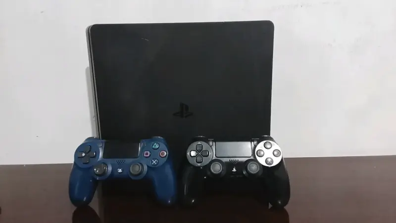 PS4 Slim 1tb + Mandos Originales + GTA V y NFS - 1