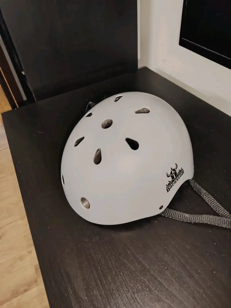 Casco de protección gris para ciclismo Darkstar - 1