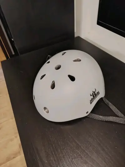 Casco de protección gris para ciclismo Darkstar - miniatura 1
