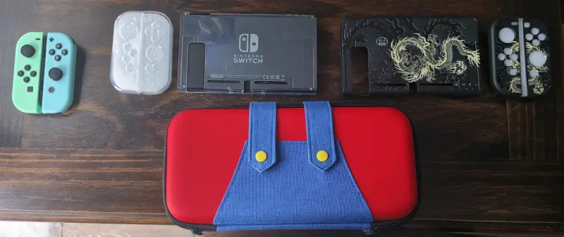 Consola Nintendo Switch con accesorios y estuche