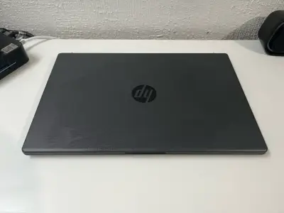 Laptop HP 250 G10 (Para repuesto) - miniatura 1
