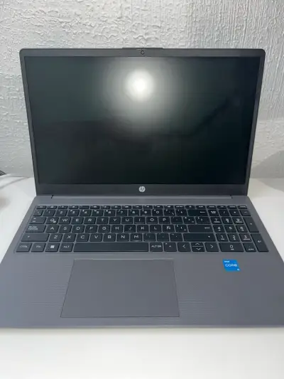 Laptop HP 250 G10 (Para repuesto) - miniatura 2