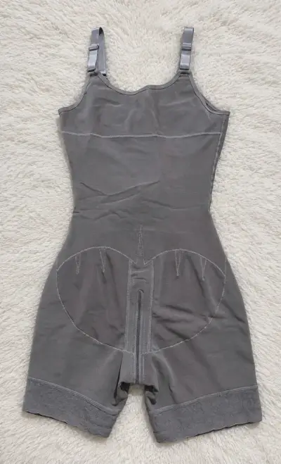 Faja moldeadora gris con cierre frontal - miniatura 2