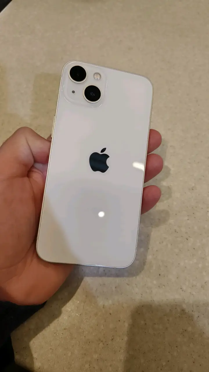 iPhone 13 blanco en buen estado - 1