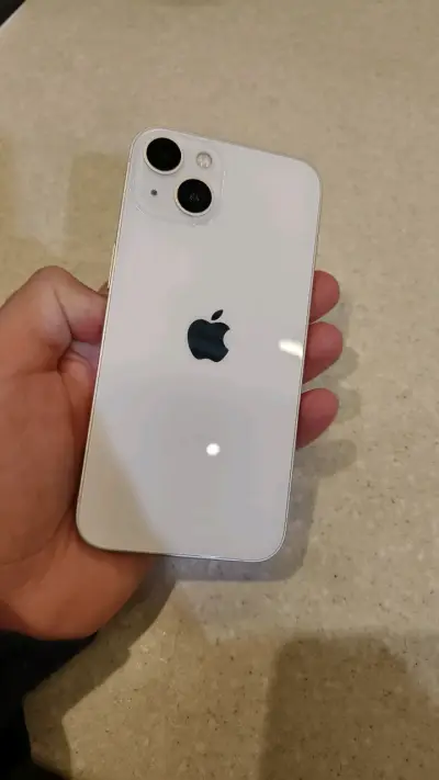 iPhone 13 blanco en buen estado - miniatura 1