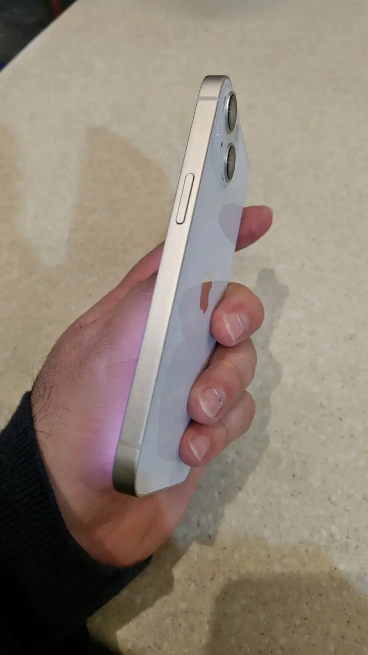 iPhone 13 blanco en buen estado - 2