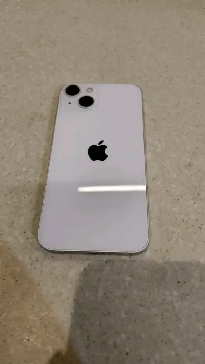 iPhone 13 blanco en buen estado - miniatura 4